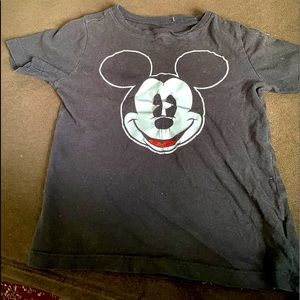 Toddler size 5T Mickey Mouse t-shirt.
